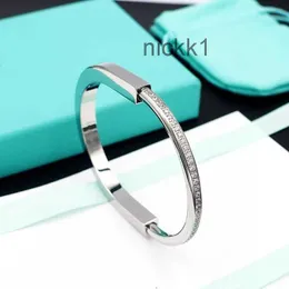 Tasarımcı Kilit Bileklik Titanyum Çelik U şeklinde Bangle Kadınlar ve Erkekler Lüks Takı 59Wh