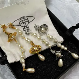 المصمم فيفيان ويستوودز فيفيانن الإمبراطورة الغربية Dowager Vivienne Asymmetric Water Broken Droplets Pearl Three Bimensional Saturn Earstuds