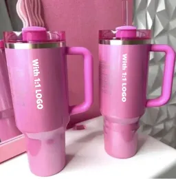 DHL Starbucks Winter Cosmo Pink con logo 1: 1 Quencher H2.0 Bicchieri in acciaio inossidabile da 40 once Bicchieri con manico in silicone Coperchio e cannuccia Tazze per auto di San Valentino Bottiglie d'acqua 1.26sx