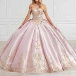 Роскошные розовые блестящие платья Quinceanera 2024, золотое кружево с аппликациями из бисера и кристаллами, бальное платье с открытыми плечами Sweet 15 Vestidos De