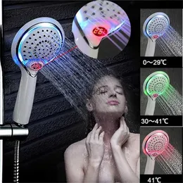 Soffioni doccia per bagno Soffione doccia a LED Display digitale 3 colori Scolorimento a temperatura controllata Accessori hardware per bagno alimentati ad acqua YQ240126