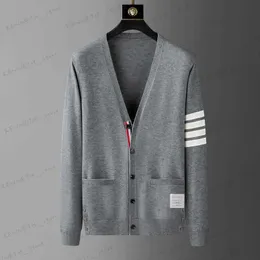 Herrenpullover High-End-Luxusmarke V-Ausschnitt Strickjacke Herren Frühlings- und Herbsttrend Klassischer Vier-Bar-koreanischer Casual-Paar-Pullovermantel T240126