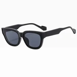 Zonnebrillen Nieuwe zonnebril met rond frame Modieuze en trendy hoogwaardige zonnebril voor dames