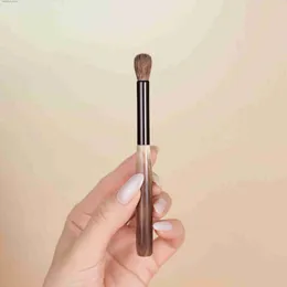 Pincéis de maquiagem Qiaolianggong Pincel de maquiagem Red Squirrel Hair Eye Shadow Halo Dye Brush Horn Rod Handmade Q240126