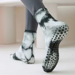 Sports Socks Yoga Socks女性タイ染色シリコンノンスリップピラティスグリップクルーソックYQ240126