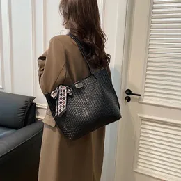 Borse da sera A 2024 Modelli per ragazza autunno e inverno Grid Thread Crossbody Spalla pendolarismo multifunzionale di grande capacità Donna