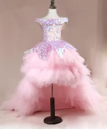 Abiti da spettacolo per ragazze alti e bassi con paillettes rosa con spalle scoperte Abito da ballo in tulle a strati con lacci sul retro Gonna con volant Ragazza di fiori gonfia Dre5002811