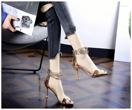 Scarpe eleganti 2024 Primavera Sexy Sandali con tacco alto a punta aperta poco profonda per le donne Europa e America Stiletto in metallo con cerniera posteriore dorata