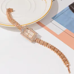 Womens Luxury Square Fashion Alloy Bracelet Quartz Watch Watch Watch Montre de Luxe Gifts A18