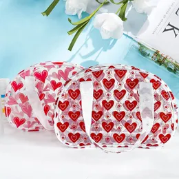 Kosmetiktaschen Tragbare klare Make-up-Tasche Wasserdichte Halbmond-Handtaschen mit Reißverschluss-Herzmuster-Beutel für Frauen Valentinstagsgeschenk