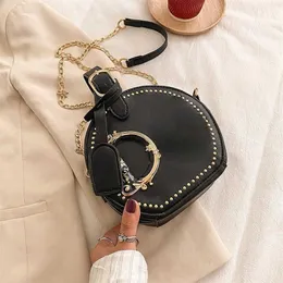 Moda kadın çantaları d 22 g tasarımcı çanta siyah pu zincir çantası küçük perçin harfleri omuz crossbodygag yuvarlak çanta kadınlar wal291r