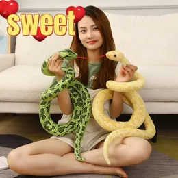 Animais de pelúcia de pelúcia 1 peça 200cm300cm DESENHISTAS Cobras Gigantes Brinquedo de Pelúcia Simulação Longo Python Dourado Cobra Recheada Plushie Crianças Meninos Presente Decoração de Casa