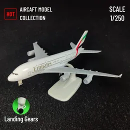 Escala 1/250 Metal Aviação Réplica 20cm Fly Emirates Modelo de Aeronave Avião Miniatura Decoração de Quarto Presente de Natal Crianças Brinquedos para Meninos 240118