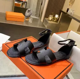 Högkvalitativ kvinnors sandaler Flats kvinnliga avslappnade skor Summer Slides Sandaler Läder Ankel Rem Luxury Brand New Chic Woman Shoe