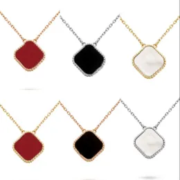 Colliers pendentif design collier de luxe exquis pour femmes chaînes en métal pour hommes cadeau de Saint Valentin ins amant collier de trèfle de pierres précieuses rouges quatre feuilles ZB002 C23