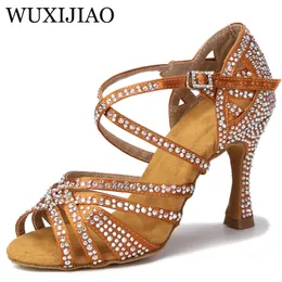 765 Ladies Latin Seidensatin glänzender Strasskubaner High Heels 9 cm Salsa Dance Schuhe 240125