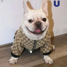 Roupas para cães Quente Vestuário para cães Designer clássico carta padrão de luxo jaqueta para cães quente cachorrinho com capuz para clima frio macio e confortável casacos para animais de estimação para cães pequenos caqui 851