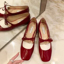 Scarpe eleganti Papillon di lusso Mary Janes Donna Punta quadrata Pelle lucida Ballerine di seta Balletti Femmes Ballo rosso per feste da ballo Matrimonio nuziale 2309