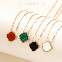 Erkek Tasarımcı Kolyeler 4 Yaprak Yonca Kaplama Altın Kolye Kadınlar Çok Molor Taş Doğum Günü Hediyeleri Cjewelers Lüks Takı Takılar Dört Yaprak ZB002 C23