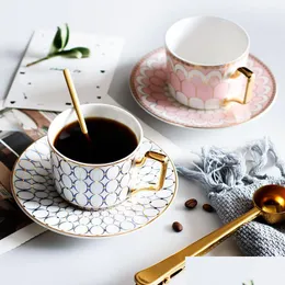 Tazze Piattini Tazze da caffè di lusso europee Piattini Porcellana Royal Exquisite British Afternoon Tea Cup Set Fashion Café Mug Per regalo D Dhzq0