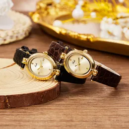 Womens retro high-grade sense of light luxury simple waterproof belt quartz watch J8