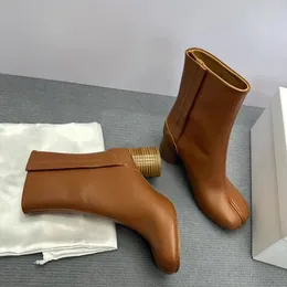 2024 الكلاسيكية العلامة التجارية الكلاسيكية الجديدة بريق تشريح الكاحل Tabi Boots الكعب الكثيف جولة أخمص القدمين أزياء أحذية الكاحل للجنسين مصممة فاخرة للأزياء أحذية الدنيم