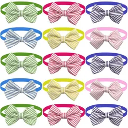 ملابس الكلاب 50/100pcs Stripe Pet Bowties Fashion Small Cat Bow Tie Collar للكلاب الحيوانات الأليفة ملحقات الزفاف منتجات الاستمالة