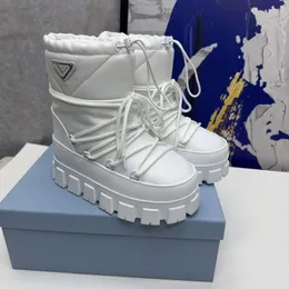 Tasarımcı Sıradan Ayakkabı Metal Logo Dişli Kalın Alt Büzüşme Kadınlar için Kar Aşağı Kar Aşağı Peluş Sıcak Kayak Botları