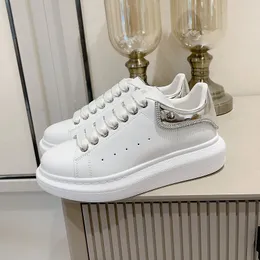 Scarpe bianche con suola spessa per donna primavera ed estate nuovo stile sneakers sportive casual con lacci in vera pelle con piattaforma versatile e cerniera coda argentata