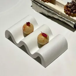 Piatti Ceramica Bianca Stoviglie a forma speciale Piatto occidentale Cottura molecolare Onda Dessert in stile francese Sushi218B