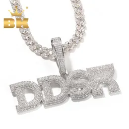 The Bling King Custom Name Oriulal Letter Leltant Micro Full Iced Out 3 طبقات مكعبة الزركونيا قلادة اللوحة الهيب هيفوب المجوهرات 240119