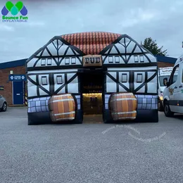 Maßgeschneidertes 5,4 x 4,5 x 3,6 m (17,7 x 14,7 x 11,8 Fuß) aufblasbares Pub-Bar-Doppelschicht-Würfelhauszelt mit Fässern für Tarven-Partys und Veranstaltungen