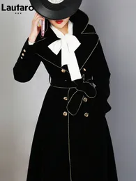 Lautaro Spring Autumn Long Black Velvet Trench Coat för kvinnor med guldtrim Sashes Double Breasted Luxury Designer Fashion 240124
