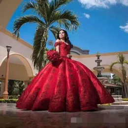 2019 Красное бальное платье Quinceanera Платья Элегантное атласное платье с открытыми плечами и кружевной аппликацией Sweet 16 Платье для дня рождения на заказ248x