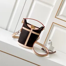10a toppkvalitetsdesigners klassiska duffel högkvalitativ rossbody väskor paket kvinnor mode läder handväska hink med rem duk cylinder axel