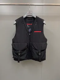 2024 Spring New Mens Fashion Vest 고품질 포켓 및 지퍼 스티칭 디자인 미국 크기 블랙 조끼 브랜드 디자이너 조끼