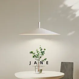 Lampy wiszące Postmodern żyrandol LED Minimalistyczny salon Jadalnia Światło Nordic Art Bar Display Sall Black White