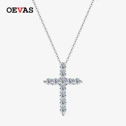 목걸이 Oevas Real 3mm Moissanite 100% 925 스털링 실버 스파클링 크로스 펜트 나트 목걸이 파티 파티 보석 선물