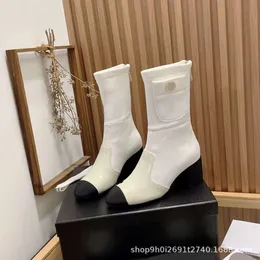 المصمم أحذية غير رسمية ذات الكعب العالي في فصل الشتاء من الكعب السميك السوستة السوستة حظر حذاء مرنة حذاء رفيع