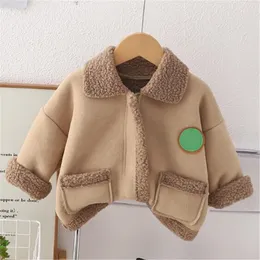 2024 جديد خريف الشتاء معطف الفتيات اللطيفات والسترات الكورية من السترات الكورية تهتز Fleece Faux Fur Boys Coat for Children