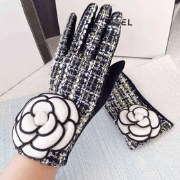 Fünf-Finger-Handschuhe, Designer-Winterhandschuhe, warm, plus Samt, verdickt, Touchscreen, Kaschmir-Fäustlinge, Gitter, große Blumen-Handschuhe für Damen, invierno