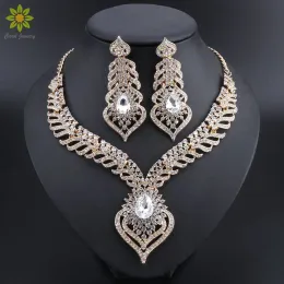 Schroevendraaiers Goldfarbenes, vollklares Strassstein-Statement-Halsketten-Ohrring-Set für Frauen, indisches Braut- und Hochzeitsschmuck-Set