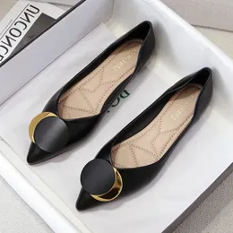 Flats But spiczasty palca miękka skórzana czarna beżowa dama moda okrągła klamra płaska podeszwa duża rozmiar 42 43 240123