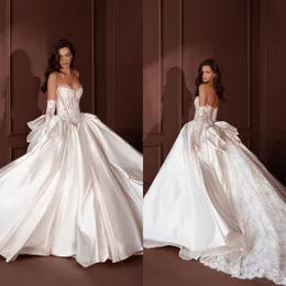 Abiti da sposa glamour Abiti da sposa senza spalline Abiti da sposa principessa con lacci e fiocco con perle Sweep Train Custom Made