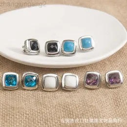 Designer David Yuman Jewelry: s populära och personliga 11 mm örhängen med fyrkantiga öronbucklar är heta säljande smycken tillbehör