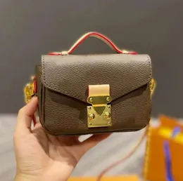 Omuz çantaları Akşam Renk Mikro Metis Luxuries Tasarımcılar Kadın Bag Klasik Mini Flep Square Pu Deri Zincirler Kabartmalı Mono Gramlar İplik Crossbody 11