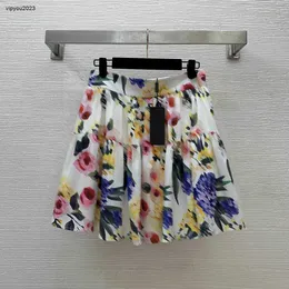 Luksusowe kobiety designerskie spódnica dla kobiet letni kwiat drukujący wysoki talia szczupła huśtawka i krótka dorskurt 29 stycznia