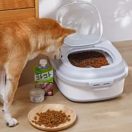 Alimentadores 23L Pet Dog Food Storage Container Seco Cat Food Box Bag Selo à prova de umidade hermético com copo de medição Produtos de maca para gatinhos