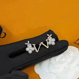 Charmiclover Altın Kaplama Küpe Mini Lüks Butik Mektup Saplama Yeni Doğum Günü Düğün Hediyeleri Takı Küpe Klasik Tasarımcı Kadın Küpe Kutu