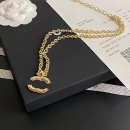 Vintage Luxus vergoldete Anhänger Halsketten Charm Damen Schmuck Halskette mit Box Boutique Schmuck Lange Kette entworfen für Frauen Romantische Liebesgeschenk Halskette